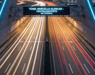 Maior t&uacute;nel urbano do Brasil fica 46 metros abaixo do n&iacute;vel do mar e tem 3.382 metros de extens&atilde;o.