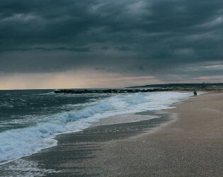 Litoral de SP: baixa press&atilde;o e 'nuvens de tempestade' amea&ccedil;am o Carnaval; veja a previs&atilde;o.