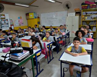 Saresp 2025: escolas de Santos avan&ccedil;am e elevam notas em matem&aacute;tica e portugu&ecirc;s.