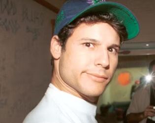 Jaqueta de Dinho &eacute; encontrada intacta 30 anos ap&oacute;s sepultamento e impressiona fam&iacute;lia.