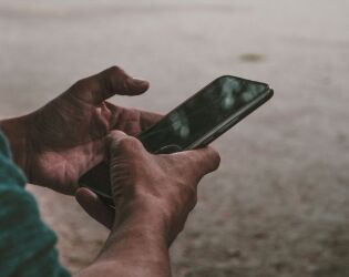 INSS identifica 320 mil cobran&ccedil;as indevidas e suspende consignados do C6 Bank.