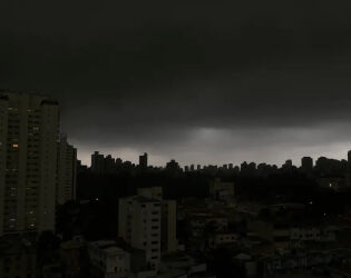 Ciclone e frente fria deixam o Rio Grande do Sul em alerta, mas n&atilde;o chegam at&eacute; SP.