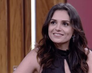 Atriz revela interna&ccedil;&atilde;o por acatisia e acende alerta sobre efeito raro de antidepressivos.