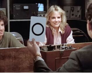 Morre a atriz Jennifer Runyon, de 'Os Ca&ccedil;a-Fantasmas' e 'Charles in Charge', aos 65 anos.