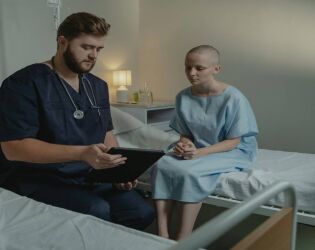 Eles trataram um paciente por dois anos como caso psiqui&aacute;trico, quando na verdade ele tinha c&acirc;ncer.