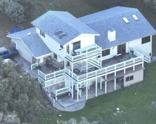 Invas&atilde;o em mans&atilde;o nos EUA revela crimes graves, grava&ccedil;&otilde;es clandestinas e termina com pris&atilde;o nos EUA.