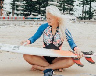 O que &eacute; a parafina e por que ela &eacute; essencial para qualquer surfista?.