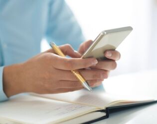 Cubat&atilde;o libera cadastro por aplicativo e facilita agendamento de consultas pelo celular.