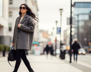 A queridinha das passarelas: como a cal&ccedil;a fus&ocirc; desbancou o jeans e virou uniforme das mais elegantes.