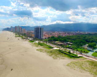 Pertinho de S&atilde;o Paulo, 'Miami brasileira' tem praias longas, maior ciclovia &agrave; beira-mar e shows.