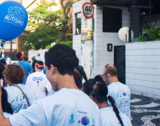S&atilde;o Vicente ter&aacute; caminhada do autismo com pipoca e brinquedos gr&aacute;tis para crian&ccedil;as.