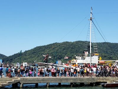 Mutirão de 470 pessoas percorre a praia de Santos e recolhe 268kg