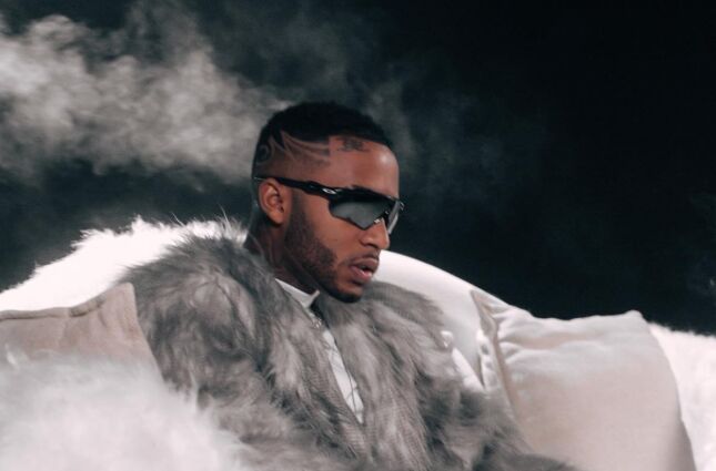 V&Iacute;DEO: Orochi troca socos com influenciador ap&oacute;s confus&atilde;o em show