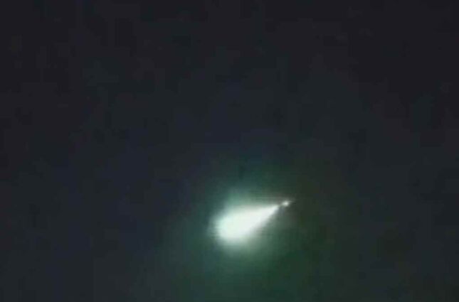 Meteoro ilumina o céu de cidade em SC e instiga moradores; VÍDEO