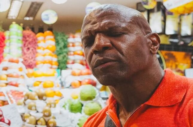 'Eu fiz duas visitas': Astro Terry Crews retorna ao Mercadão de surpresa