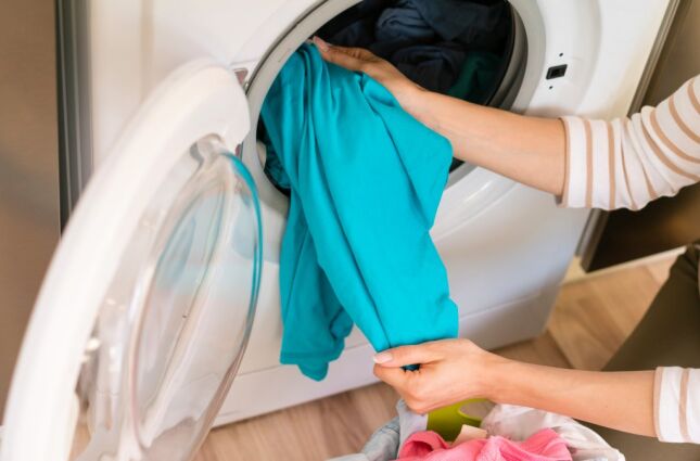 Roupas encolhendo na máquina de lavar? A ciência explica e revela como resolver!
