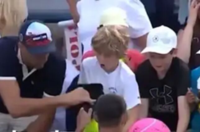 CEO milionário rouba boné de criança em jogo do US Open e gera revolta na web