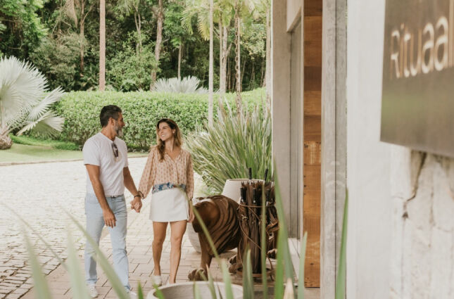 Adeus folia: Por que viajantes est&atilde;o trocando o trio el&eacute;trico por cl&iacute;nicas de longevidade