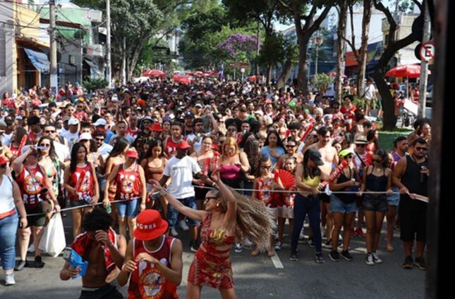 Celular roubado no Carnaval? Veja o passo a passo para acionar o seguro r&aacute;pido