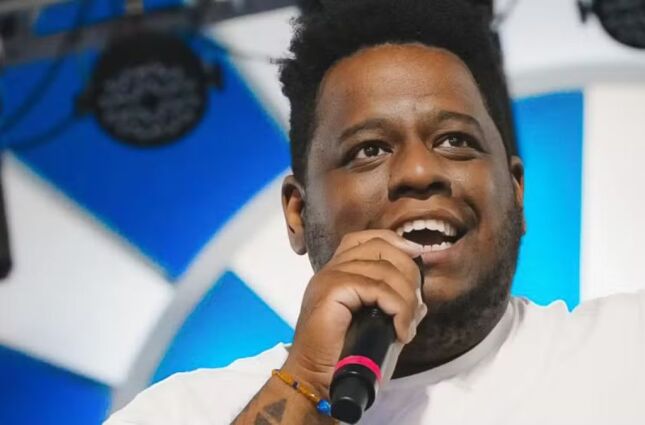 Tristeza! Carnavalesco deixa a Portela ap&oacute;s desfile e relata ataques pessoais