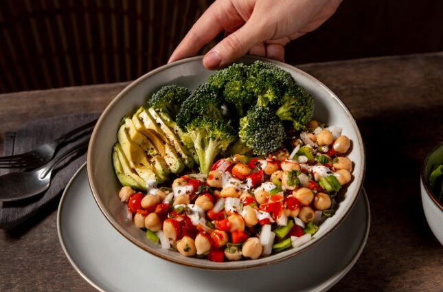 Conhe&ccedil;a os 5 alimentos 'obrigat&oacute;rios' para blindar ossos e m&uacute;sculos ap&oacute;s os 50 anos