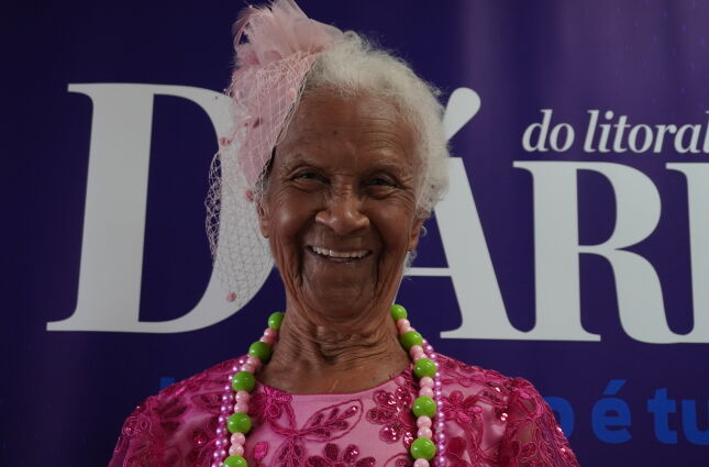 'Morro feliz na avenida': A li&ccedil;&atilde;o de vida de uma das integrantes mais velhas da Uni&atilde;o Imperial