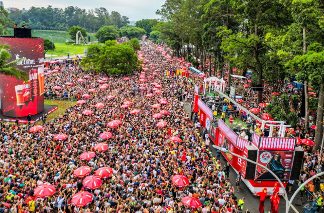 Maior Carnaval do pa&iacute;s ter&aacute; recorde de blocos, Ivete Sangalo e Calvin Harris nas ruas de SP