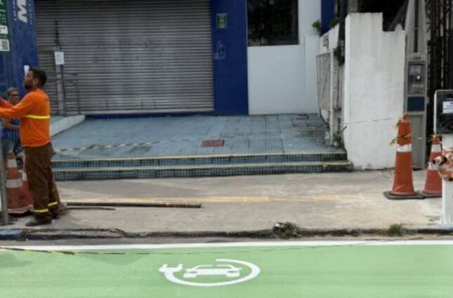 Mobilidade El&eacute;trica: Caraguatatuba instala totens de recarga 24h no Centro