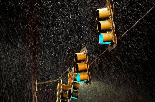 Sem&aacute;foro que 'pensa'? Curitiba investe R$ 12 milh&otilde;es e expande rede de sinais que 'leem' o tr&acirc;nsito