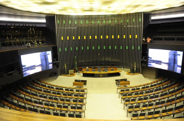 Janela partid&aacute;ria movimenta pol&iacute;tica e permite troca de sigla at&eacute; 3 de abril