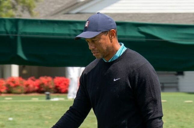 Tiger Woods &eacute; preso ap&oacute;s capotamento e suspeita de uso de subst&acirc;ncias na Fl&oacute;rida