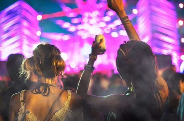 Lollapalooza 2026: 9 apps para voc&ecirc; n&atilde;o passar perrengue no festival