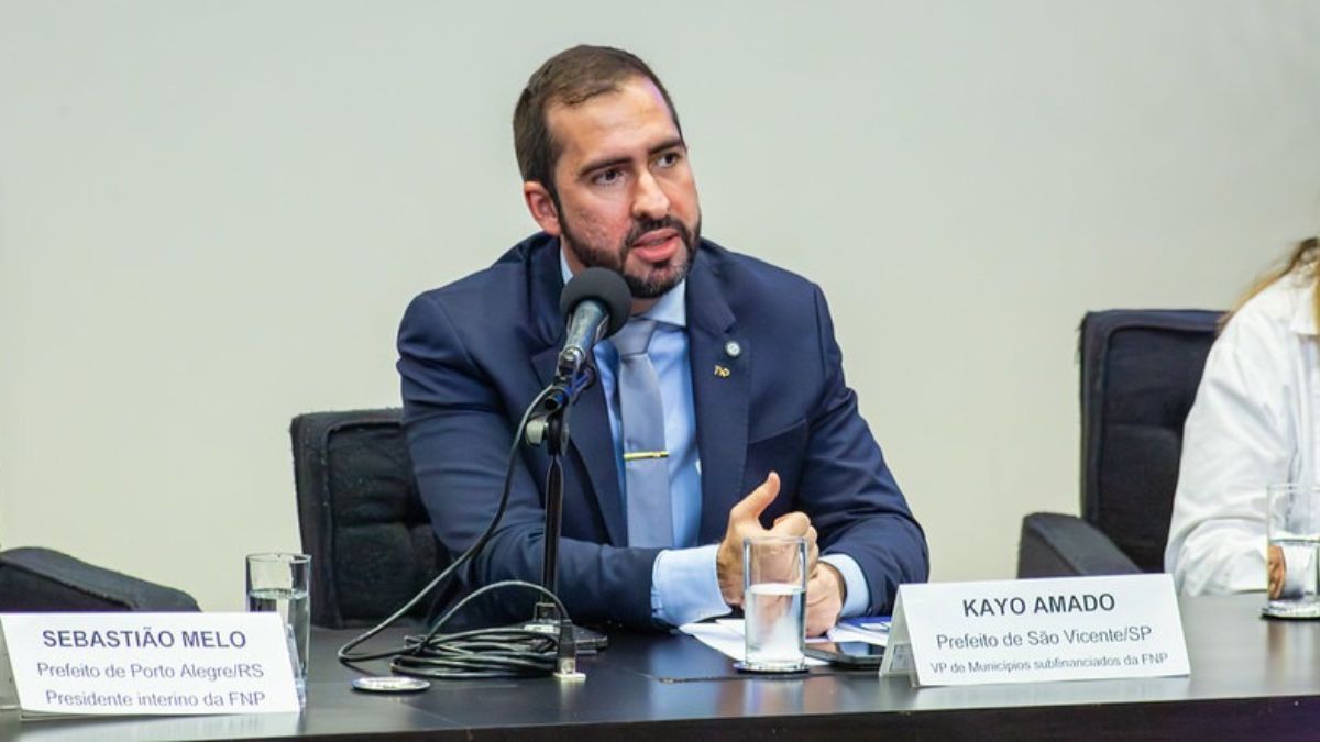 Prefeito de S&atilde;o Vicente cobra no Congresso revis&atilde;o de repasses a munic&iacute;pios