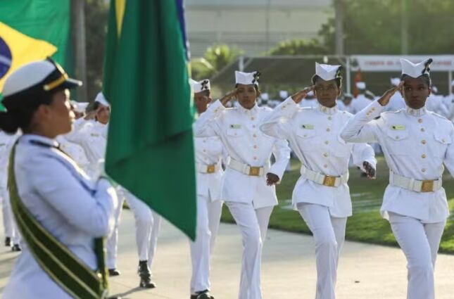Marinha abre concurso para professores com jornada de 20h semanais e sal&aacute;rio de at&eacute; R$ 4,8 mil