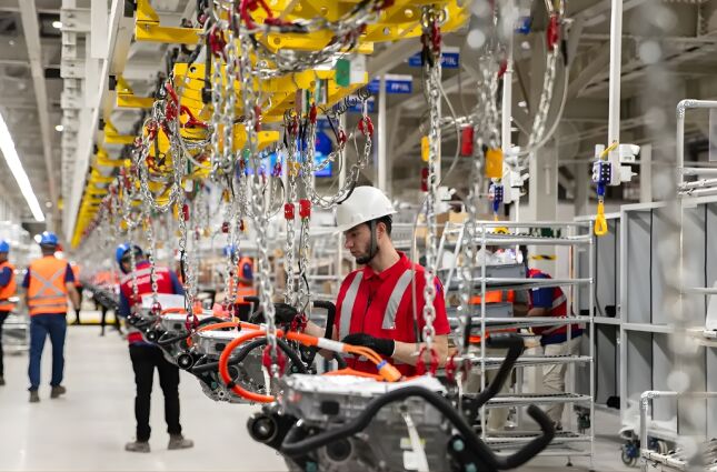 Fake news de 'invas&atilde;o chinesa' cai por terra: BYD planeja 10 mil vagas para brasileiros