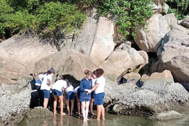 Alunos de Santos viram cientistas mirins para estudar ilha histórica