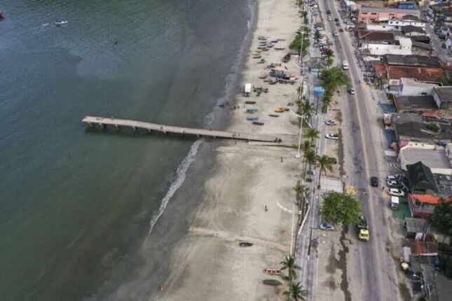 Praias do litoral de São Paulo enfrentam esgoto, lixo e ocupações irregulares
