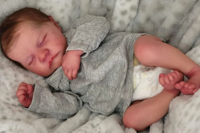 Sem comprovação, uso de bebês reborn no luto gera alerta de especialistas