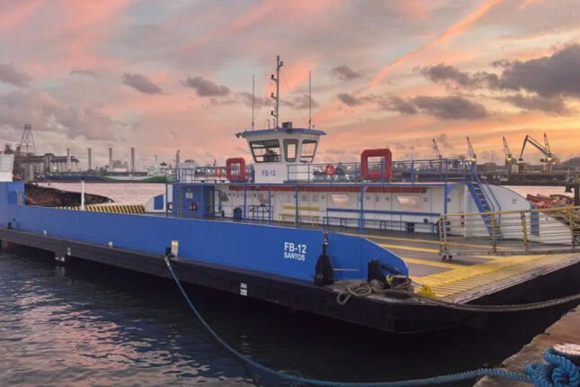 Travessia Cananéia-Ilha Comprida ganha balsa reformada de R$ 3,5 milhões