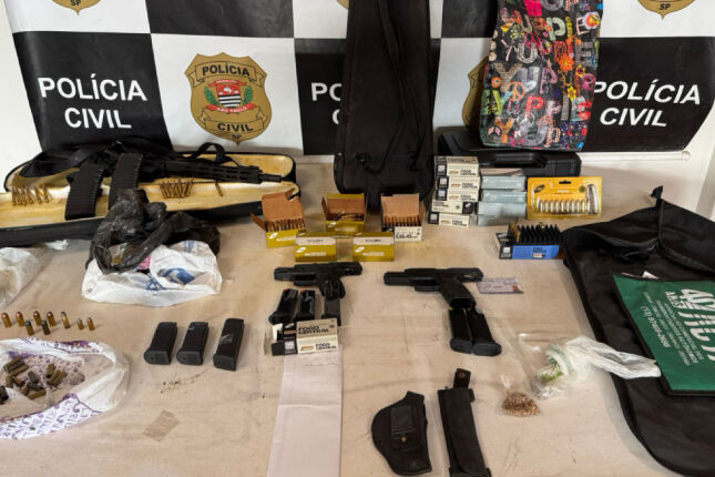 Suspeito de armar facção criminosa é preso com arsenal em Santos