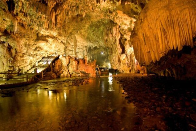 Refúgio natural no interior une história, biodiversidade rara e caverna impressionante