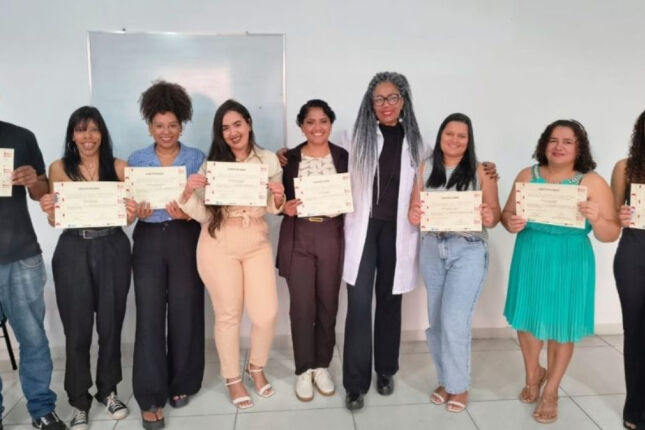 Curso gratuito de Administração e Inclusão Digital forma nova turma em São Vicente