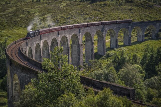 Passeio de trem passa por mais de 40 cidades e rios garantindo bela viagem pelo Brasil