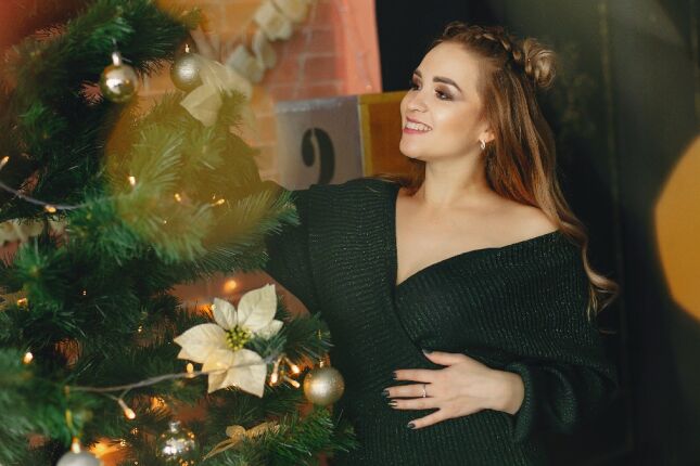 Vai tentar a sorte? Especialista explica supersti&ccedil;&atilde;o de usar verde no Natal para engravidar