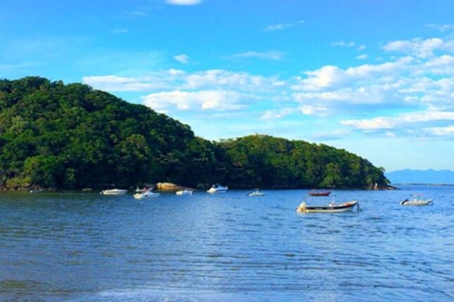 Praia 'secreta' guarda lendas de sereias e tesouros desaparecidos no litoral do Brasil