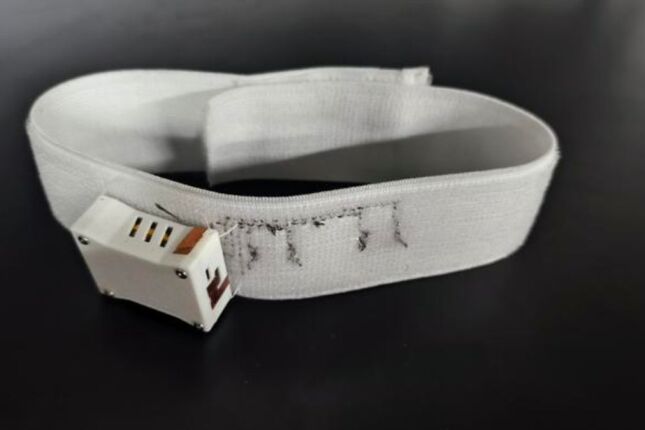 Colar de IA transforma sinais do corpo em voz natural para pacientes p&oacute;s-AVC