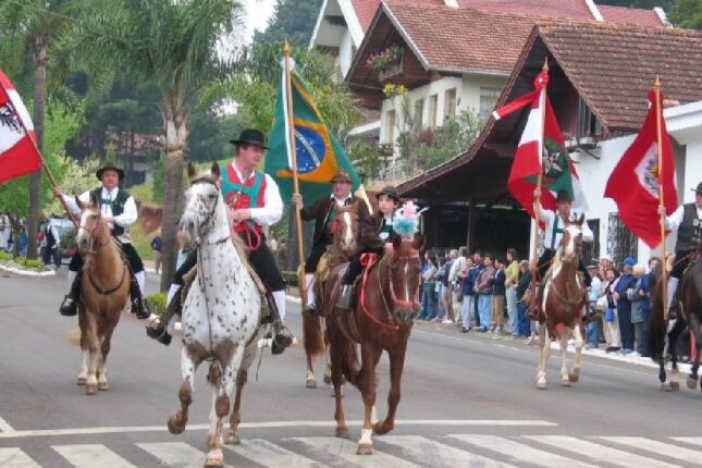 A '&Aacute;ustria brasileira' existe: conhe&ccedil;a Treze T&iacute;lias, a vila europeia escondida em SC