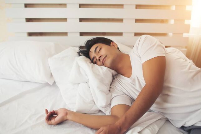 A t&eacute;cnica noturna de Neville Goddard que promete reprogramar sua mente enquanto voc&ecirc; dorme