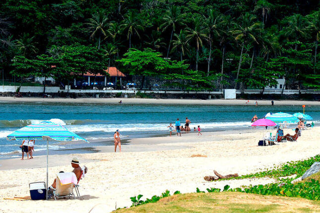 A 111 km de S&atilde;o Paulo, cidade mais antiga do Brasil re&uacute;ne hist&oacute;ria e 26 km de praias