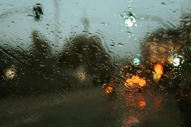 Alerta: Litoral de SP se prepara para 100 mil&iacute;metros de chuva e sol discreto neste fim de semana